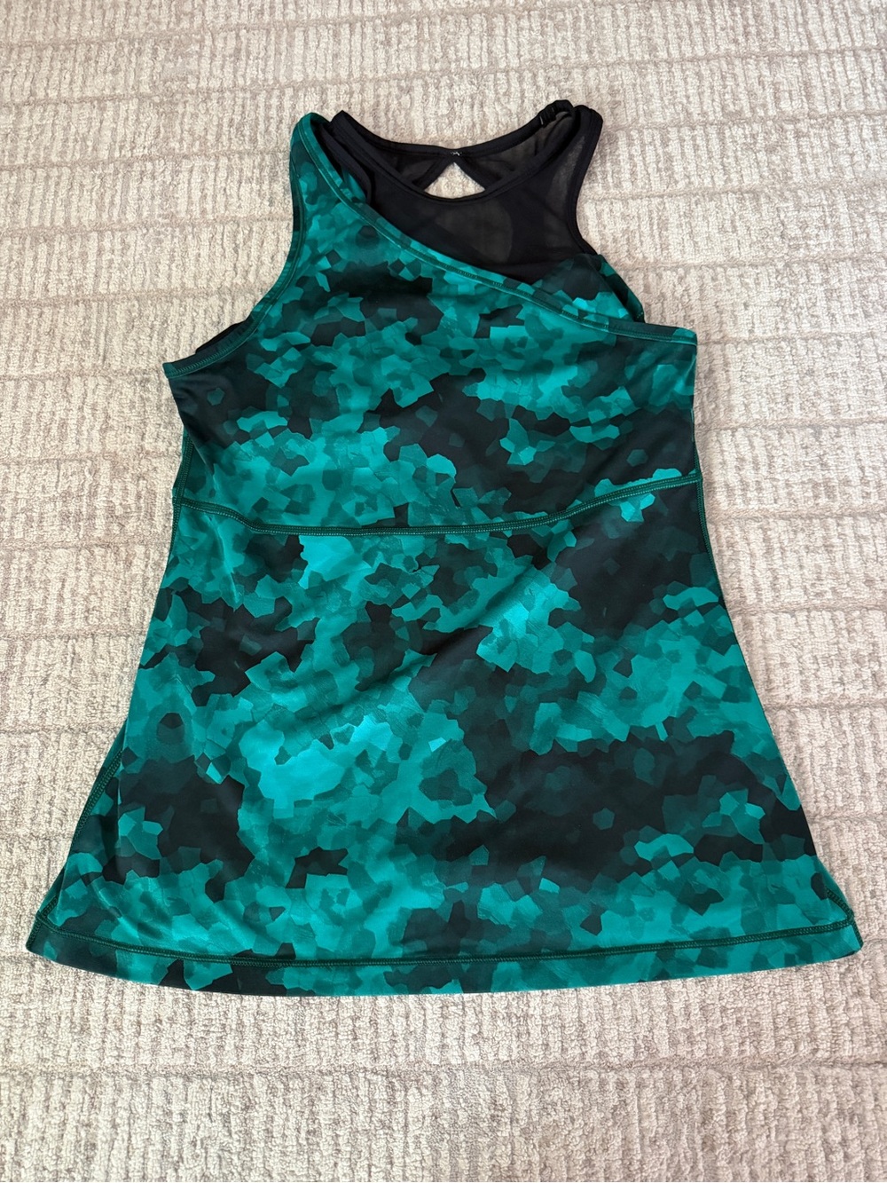 Lululemon 2015 meshed up tank 2 in 1 top size 10 green/teal/black clouded print